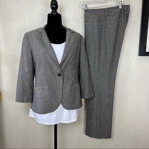 Cabi Spring, Summer, Back to Work Suit, Size 8, Excellent Condition
